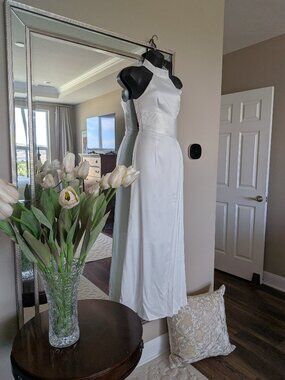 Elegant Satin White Halter Evening Gown — Pleated Column Silhouette - Size M NEW